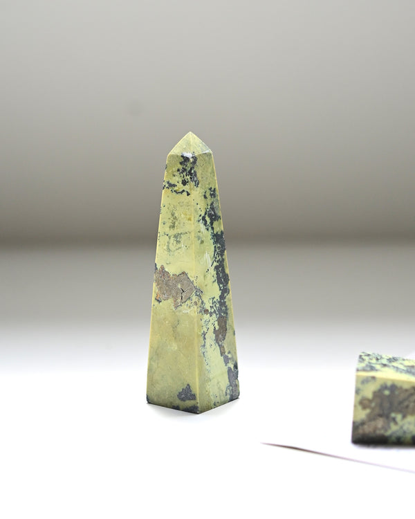 Serpentine and pyrite obelisk tower — green stone with gold metallic inclusions, Peru