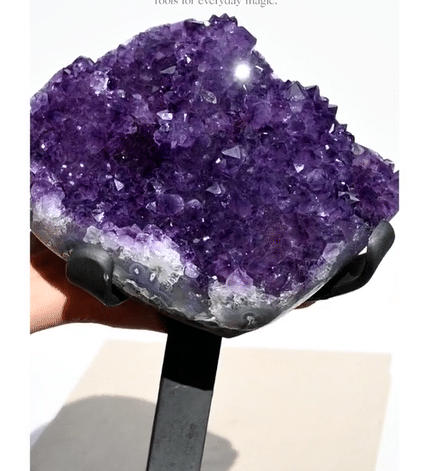 Crystal meanings A-Z guide - amethyst geode and crystals with their properties
