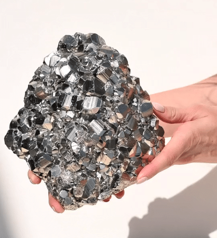 July 2025 Crystal Energy Guide: Astrology, Feng Shui & Home Rituals