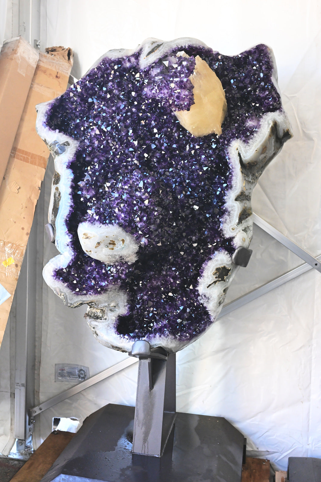 02_museum-grade-massive-with-calcite.jpg