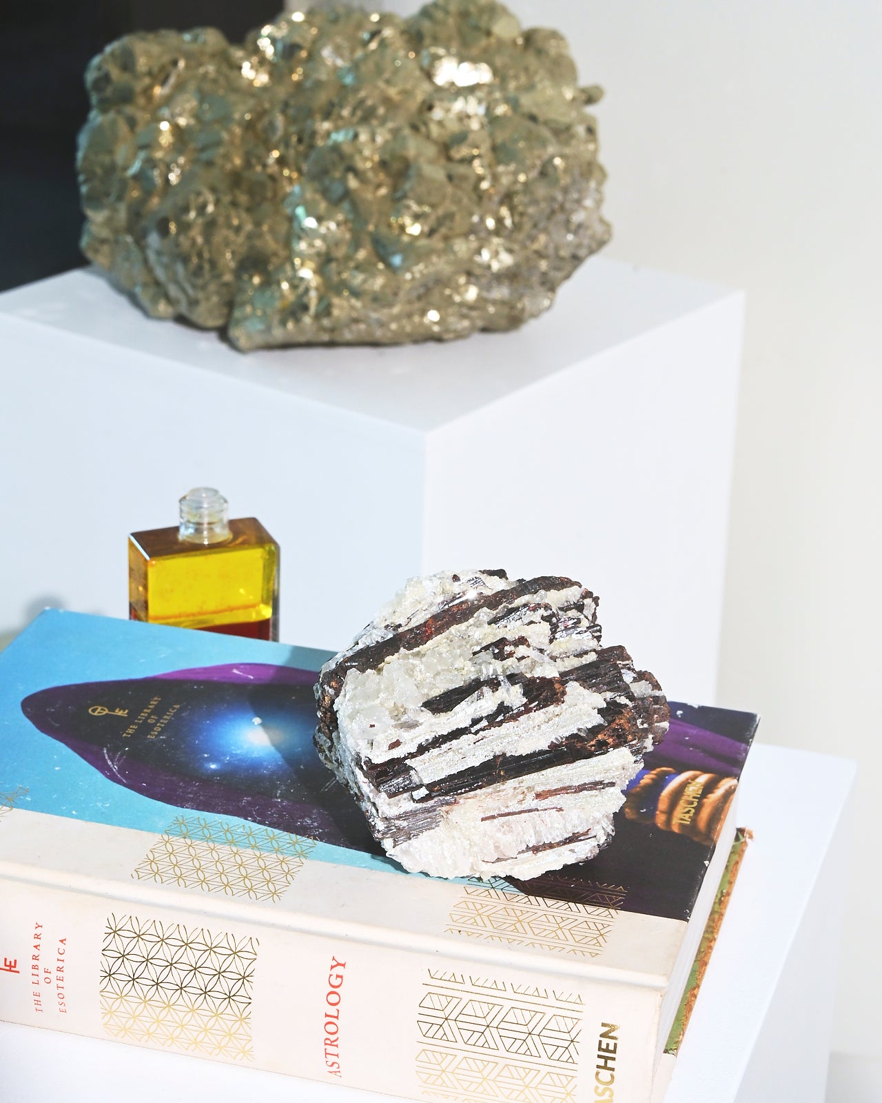 300--quartz--1.268--4x3x3-_3598.jpg