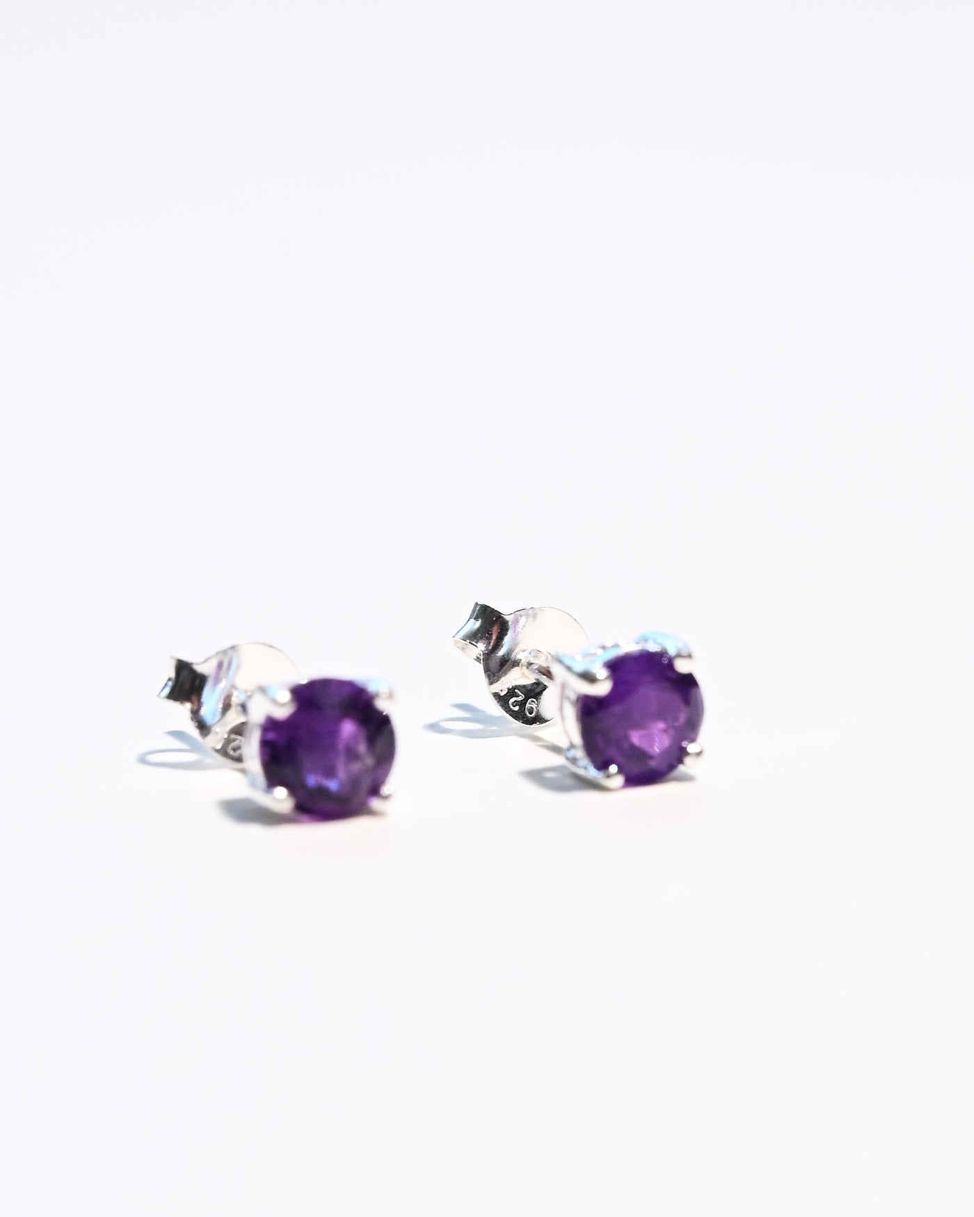5mm Amethyst Teardrop Earring detail - sterling silver setting