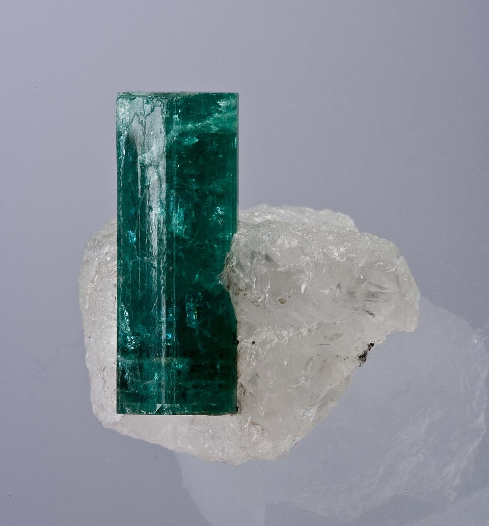 Emerald crystal — Green specimen, Hexagonal crystal system