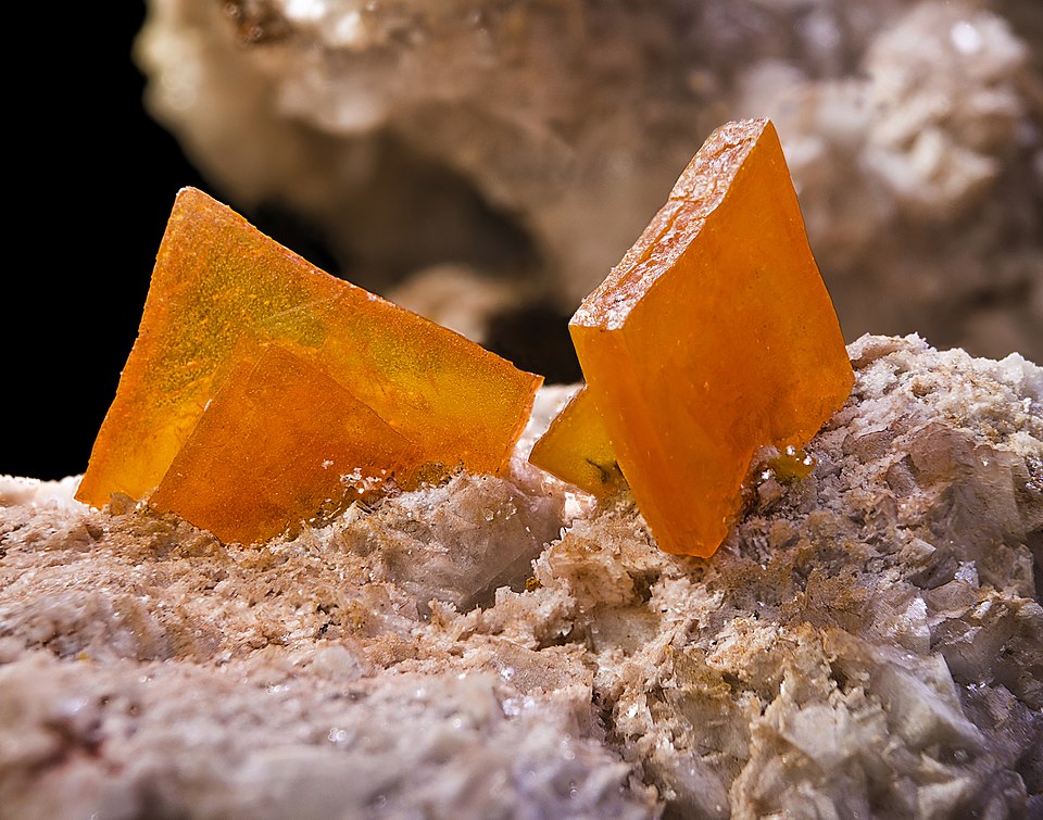 Wulfenite crystal — Orange, red specimen, Tetragonal crystal system