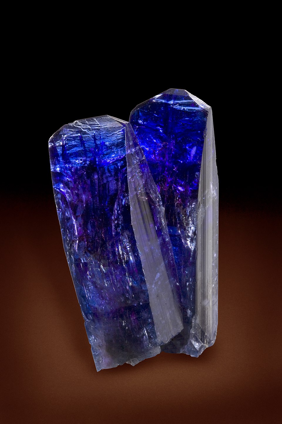 Tanzanite crystal — Blue; violet; indigo specimen, Orthorhombic crystal system