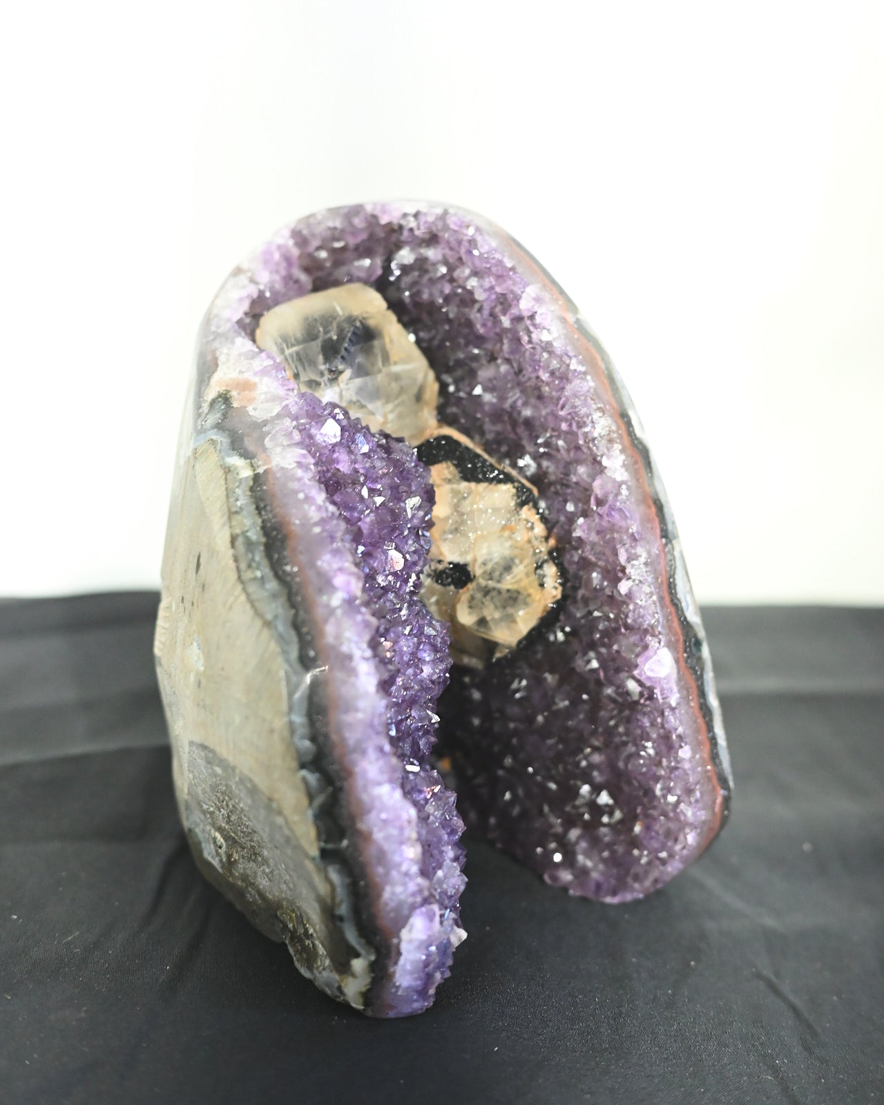 Amethyst & Calcite Geode – Brazil (1.70 kg)
