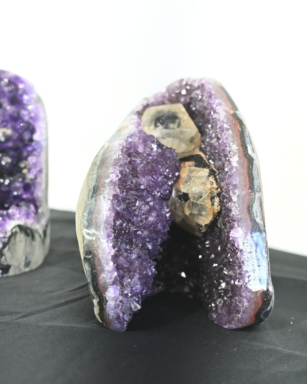 amethyst--calcite-ageode-__appox4in_iin___w-1.70kg__sku1.70-----____c80--__v-barrios-Super8-__t--decor----t---1279.jpg