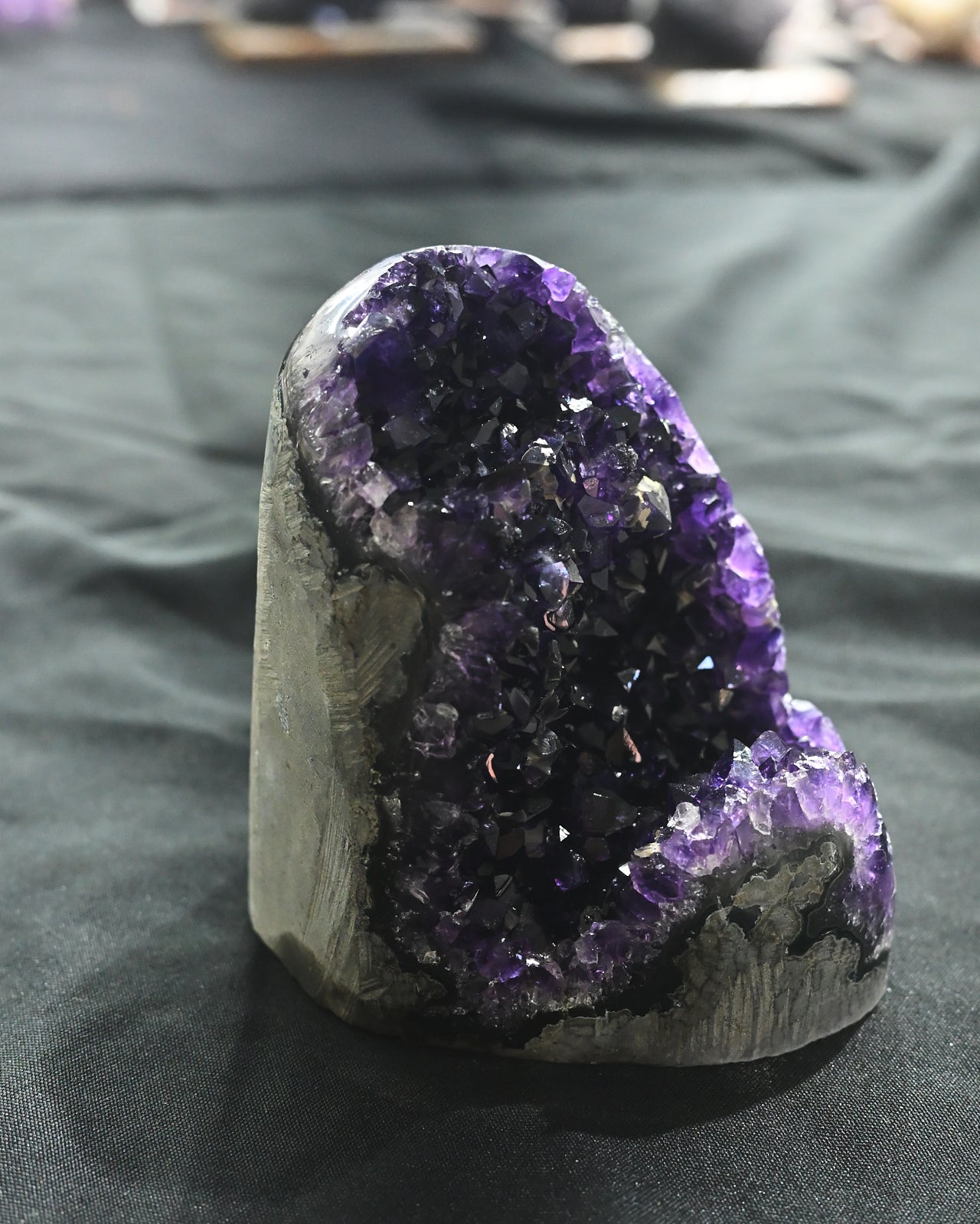 amethyst--geode-__appox4in_iin___w-1.75kg__sku1.75-----____c80--__v-barrios-Super8-__t--decor----t---1271.jpg