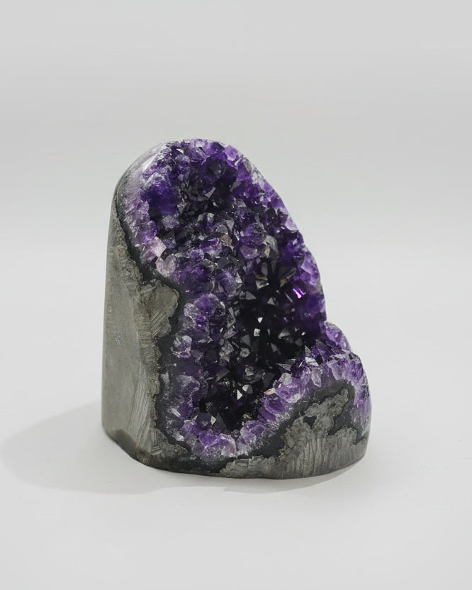 amethyst--geode-__appox4in_iin___w-1.75kg__sku1.75-----____c80--__v-barrios-Super8-__t--decor----t---1272.jpg