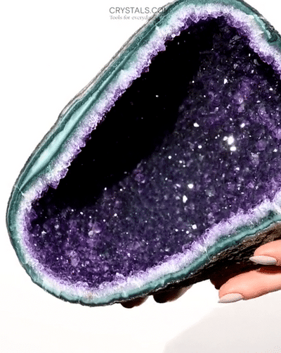amethyst crystal geode
