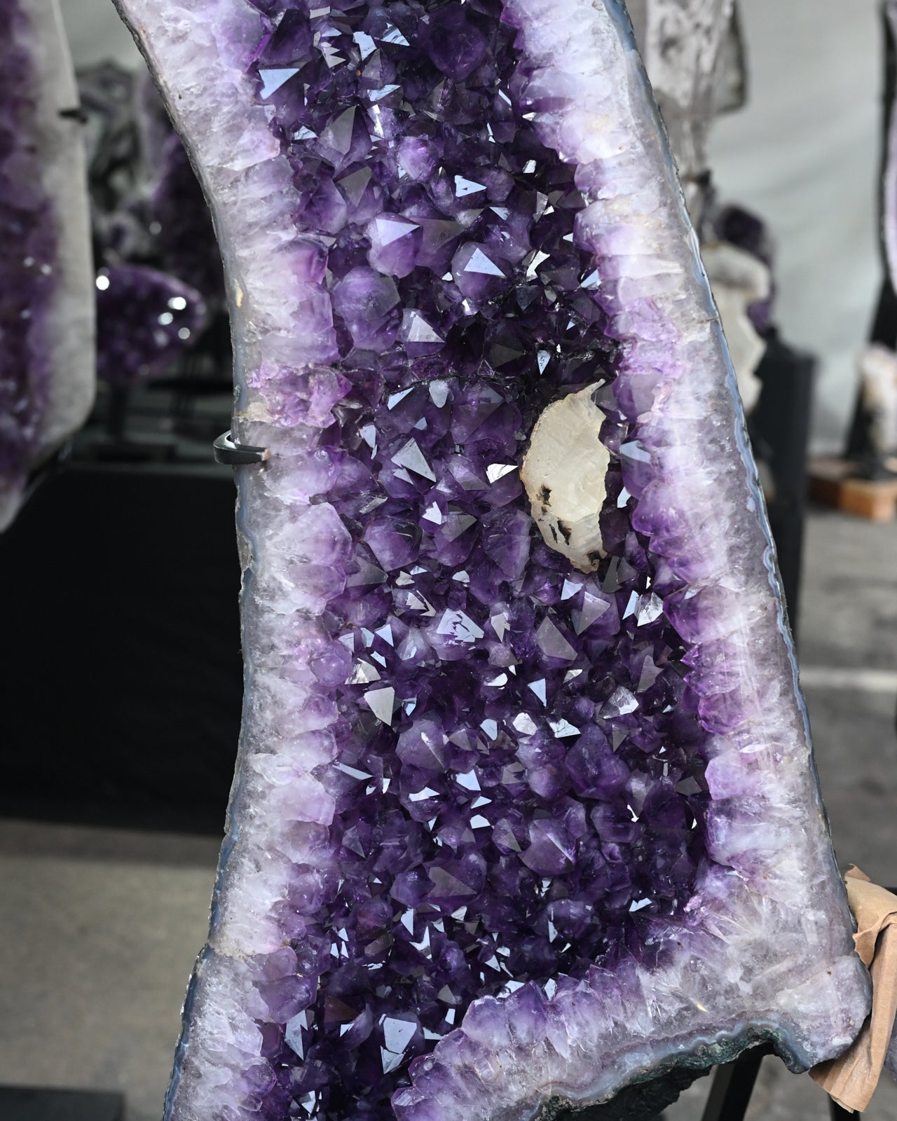 amethyst-geode-wiings-128kg__sku_128kg__v-GCO-AME__c-3850__tag-consign__t-Geode--713.jpg