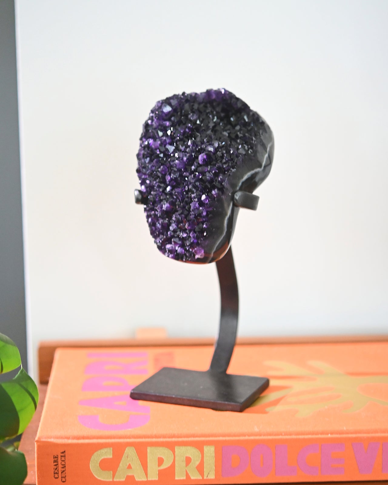 amethyst-stand--2.001--200c--10x4x4--4533.jpg