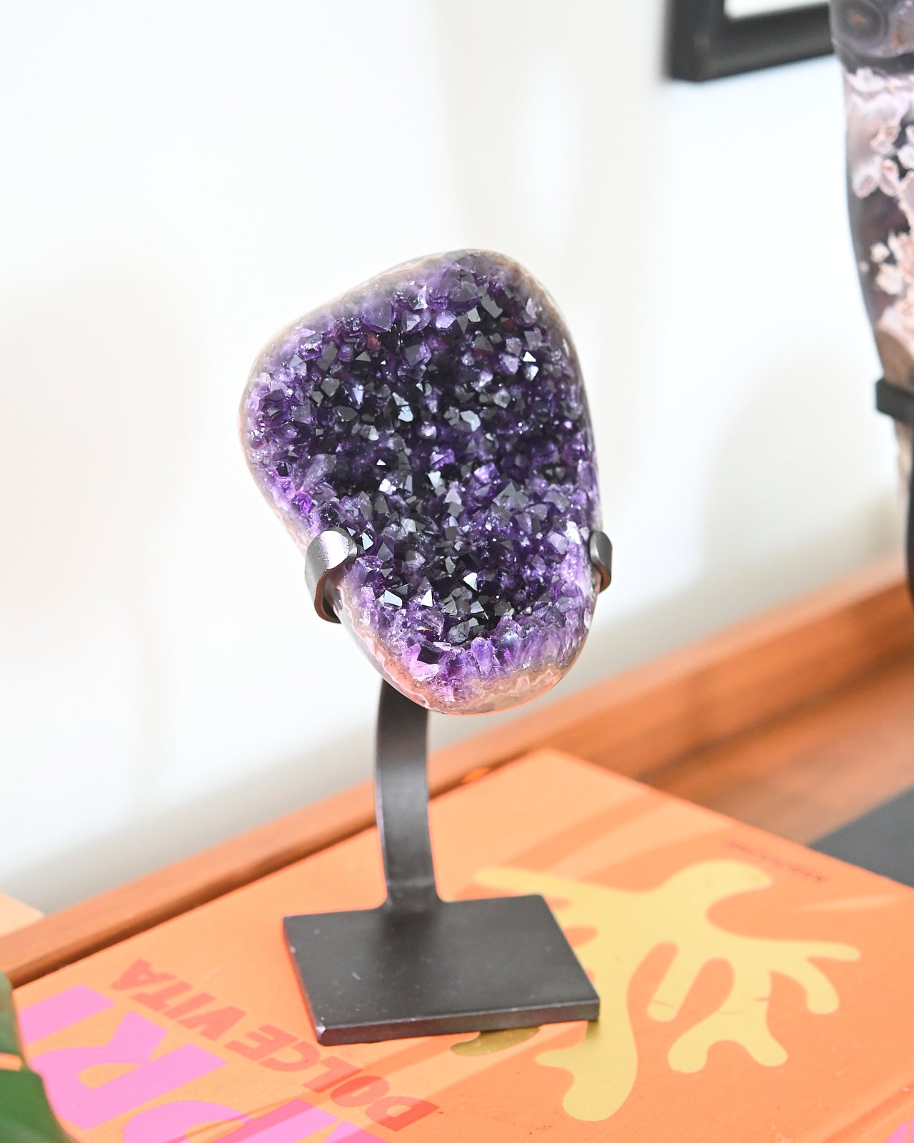 amethyst-stand-.1.801--130--9x4x3--4594.jpg