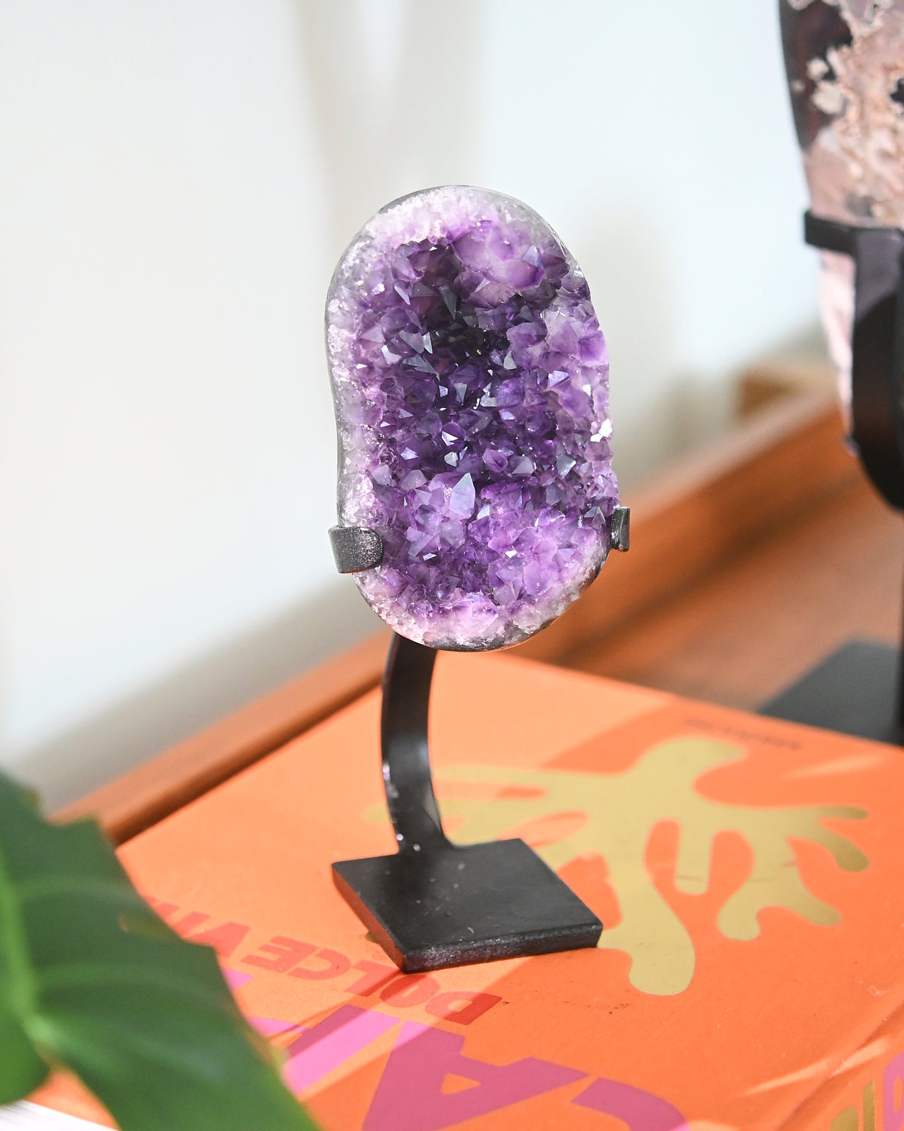amethyst-stand-.9001-1---7x3x3-4579.jpg