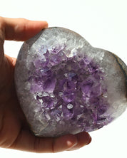 Amethyst Heart 490g view 2