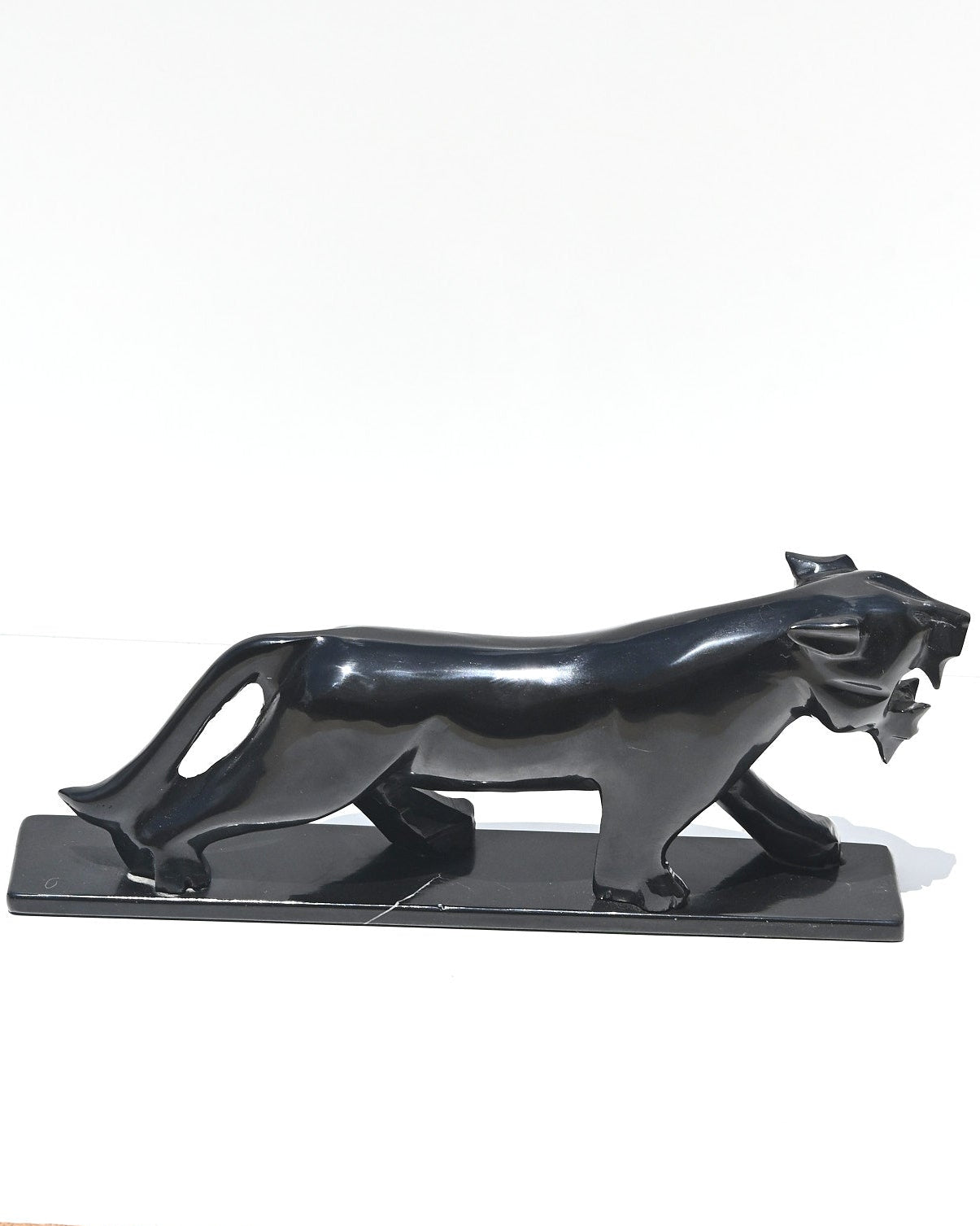 Black Onyx Panther sculpture hand-carved from Mexico, 3.7 kg