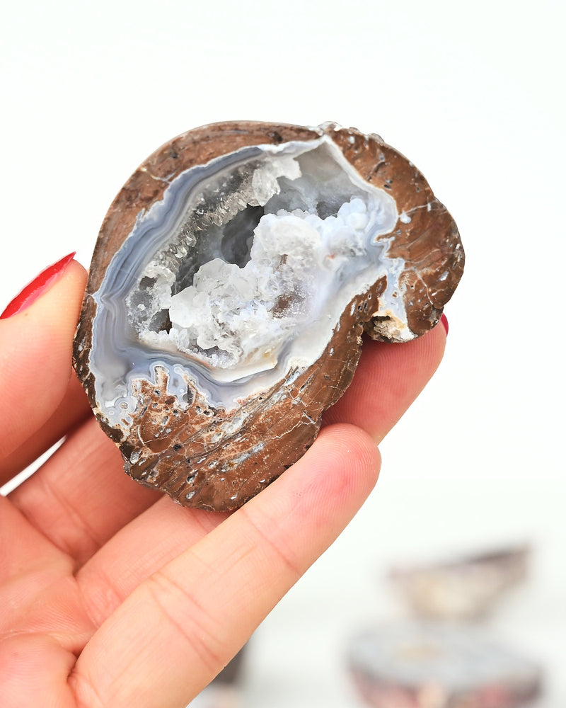UV Reactive Dugway Geode