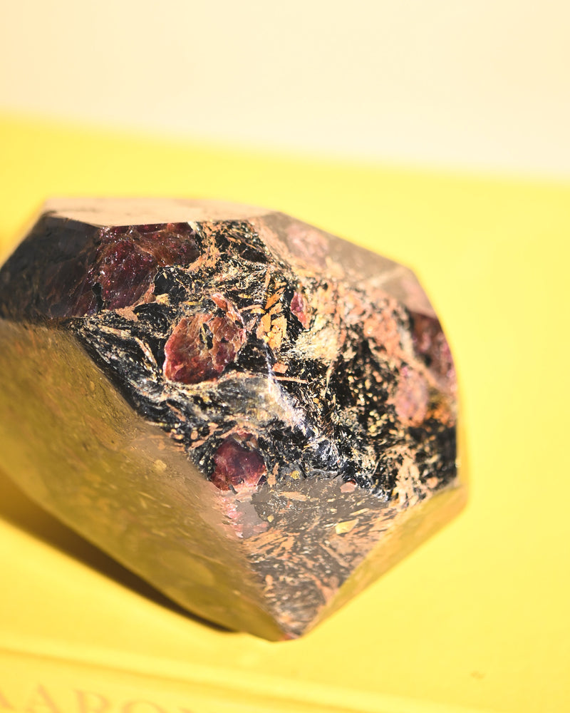 Statement Garnet Freeform 7.5lbs - Image 2