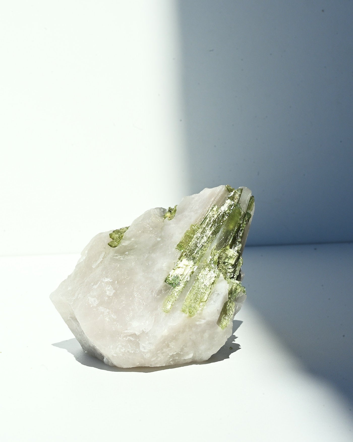 Green Tourmaline Quartz 584g detail