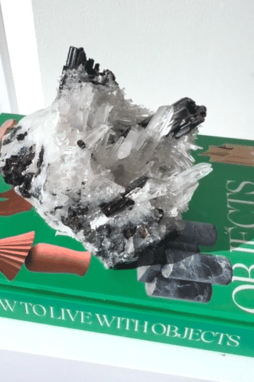hubnerite_quartz_peru-low.gif