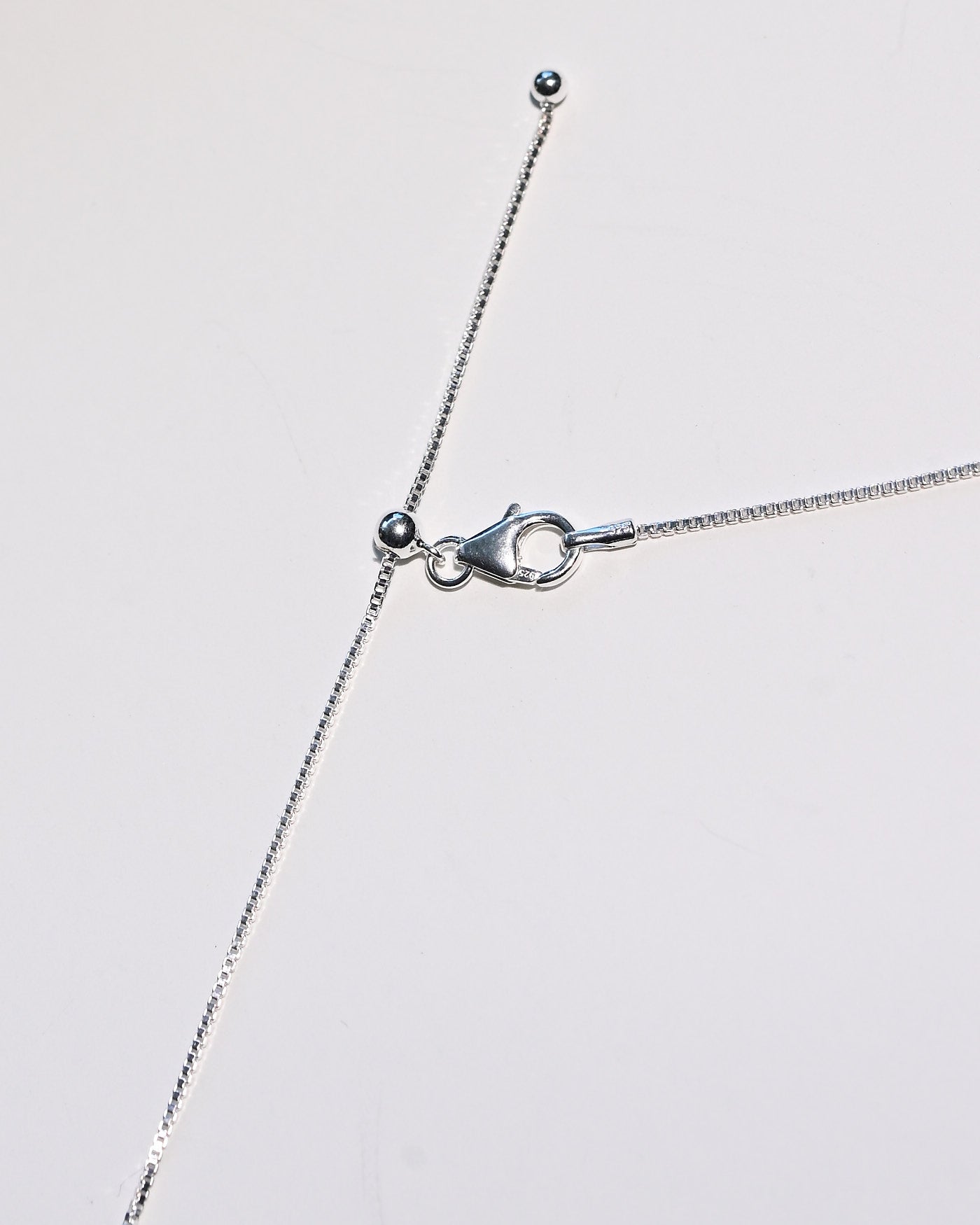 Sterling silver adjustable box chain detail