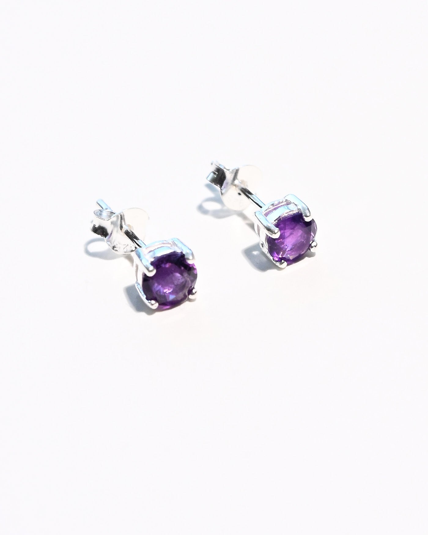 Amethyst 5mm stud earrings in 925 sterling silver