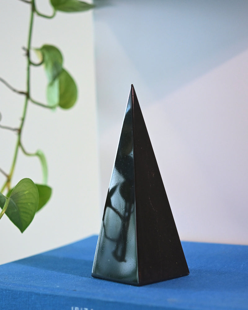 Black Onyx Tall Pyramid 8in