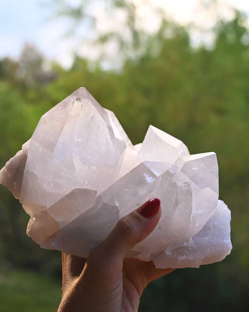 Arkansas Clear Quartz Key Crystal 3.570 lb — front