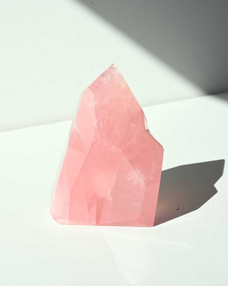 Rose Quartz Freeform 543g - Front View