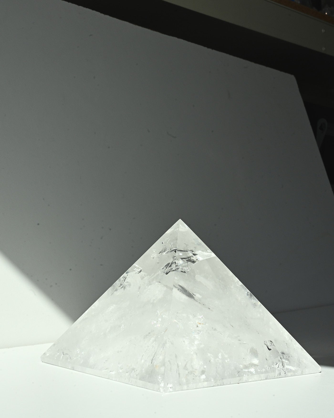 Sergio Quartz Pyramid 3.3kg - Detail