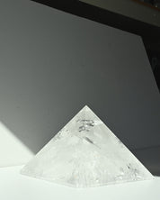 Sergio Quartz Pyramid 3.3kg - Detail