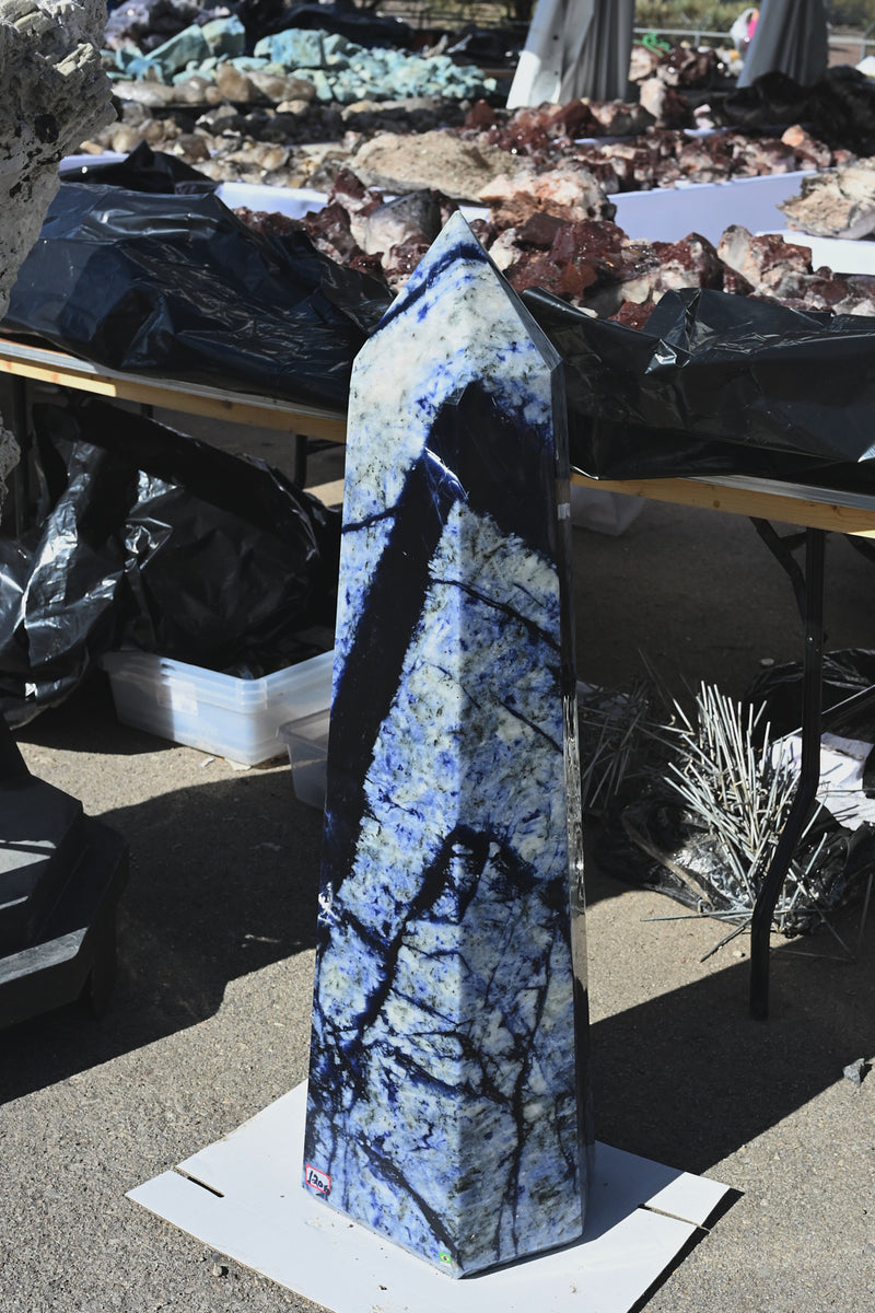 Sodalite Obelisk – Architectural Decor 265lbs (4.5 ft)